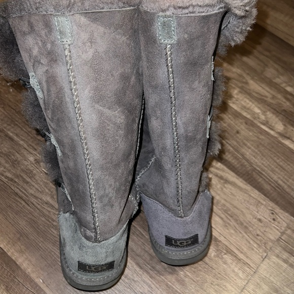 UGGS BAILEY BUTTON TRIPLET ll - Picture 5 of 5